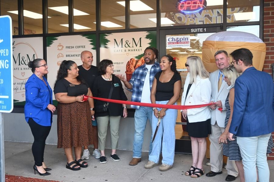 Rep. Hall, Sen. Kissel and Enfield Town Council Welcome New Business to Downtown